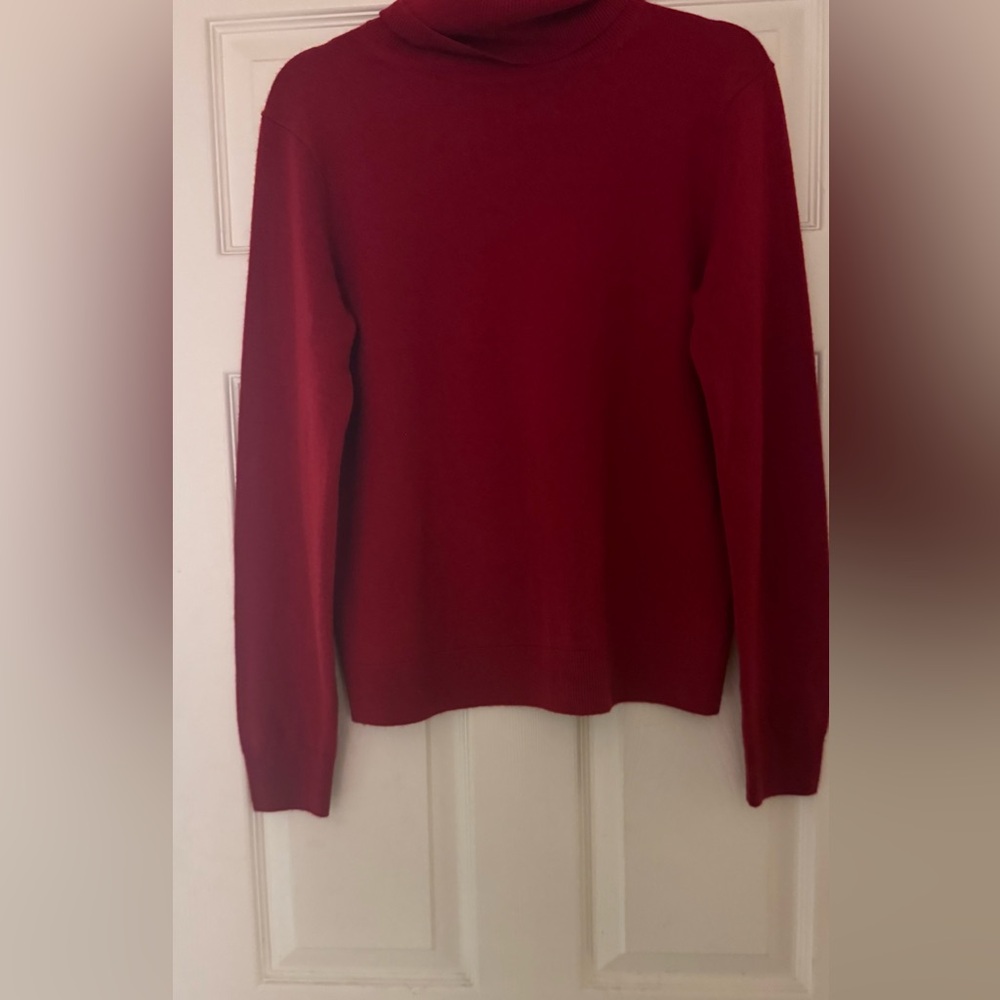 Uniqlo Women's Red Turtleneck Sweater - Picture 9 of 10